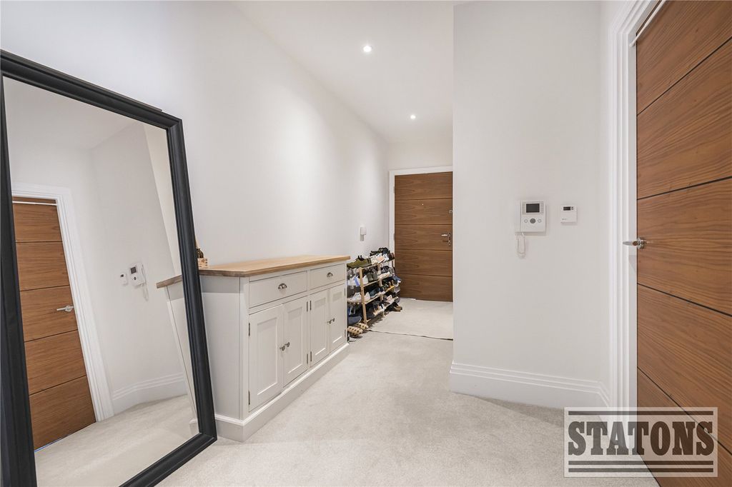 Property photo 2 of 14 Picture No. 17