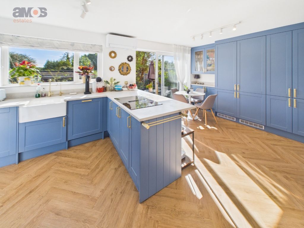 Property photo 2 of 26 5528383