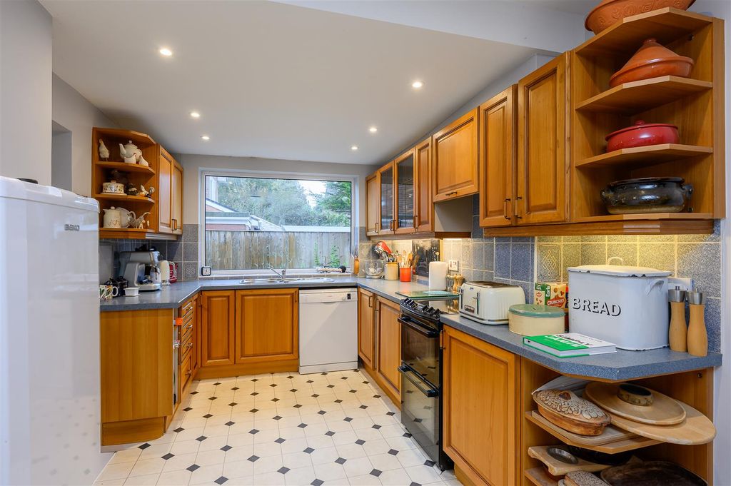 Property photo 3 of 29 Kitchen