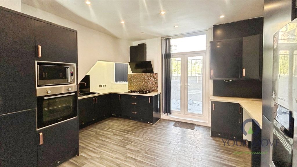 Property photo 3 of 11 Picture No. 18