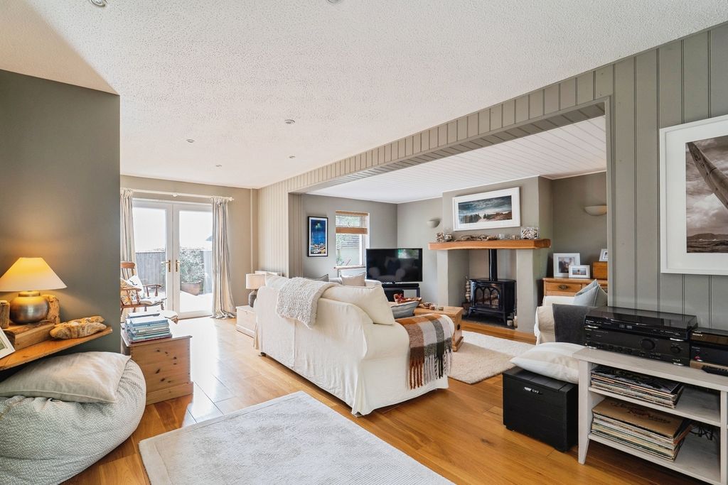 Property photo 3 of 30 Pbox-Img.Jpg