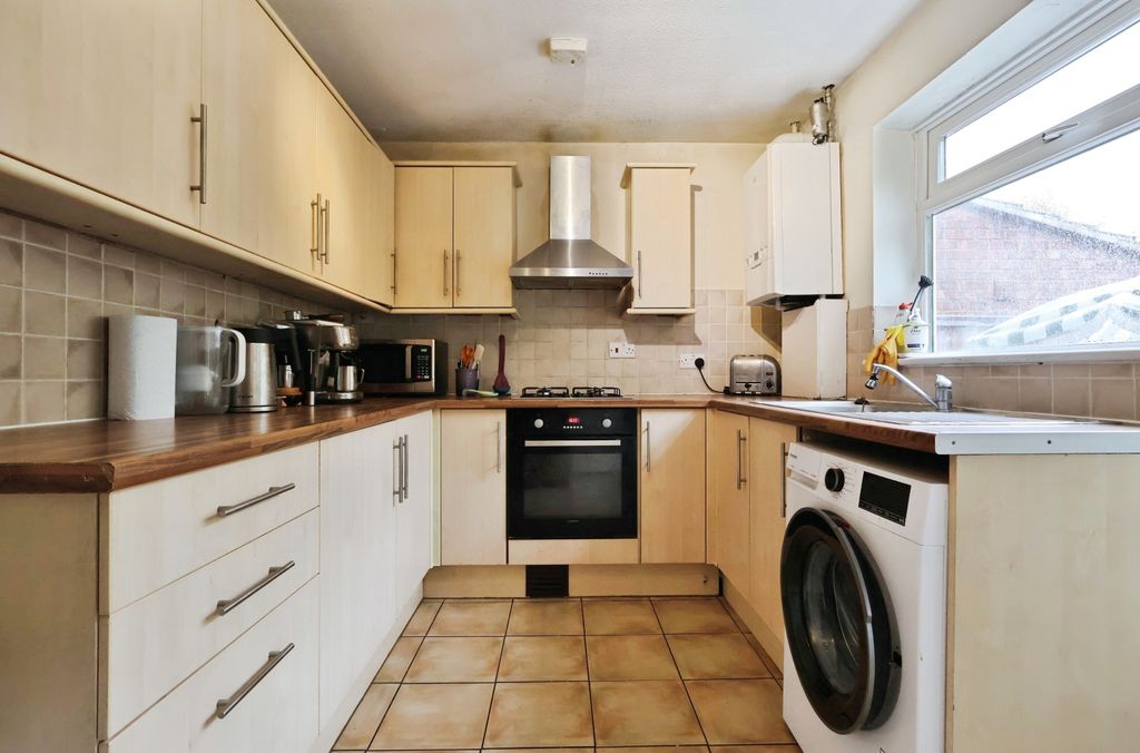 Property photo 2 of 27