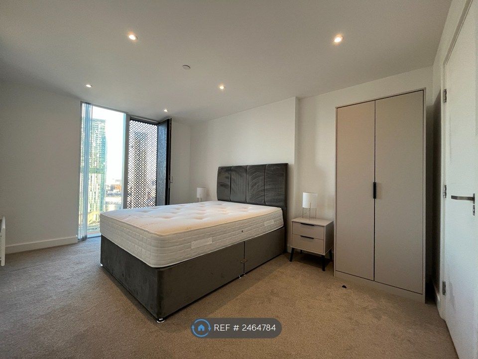 Property photo 3 of 8 Master Bedroom
