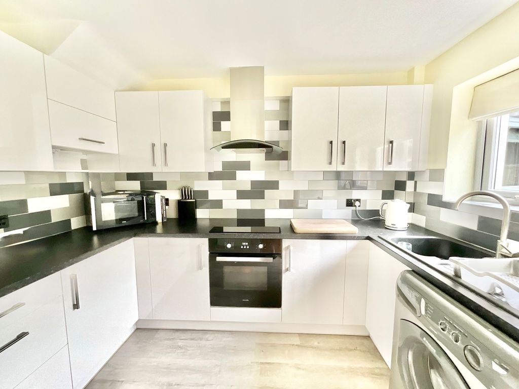 Property photo 2 of 20