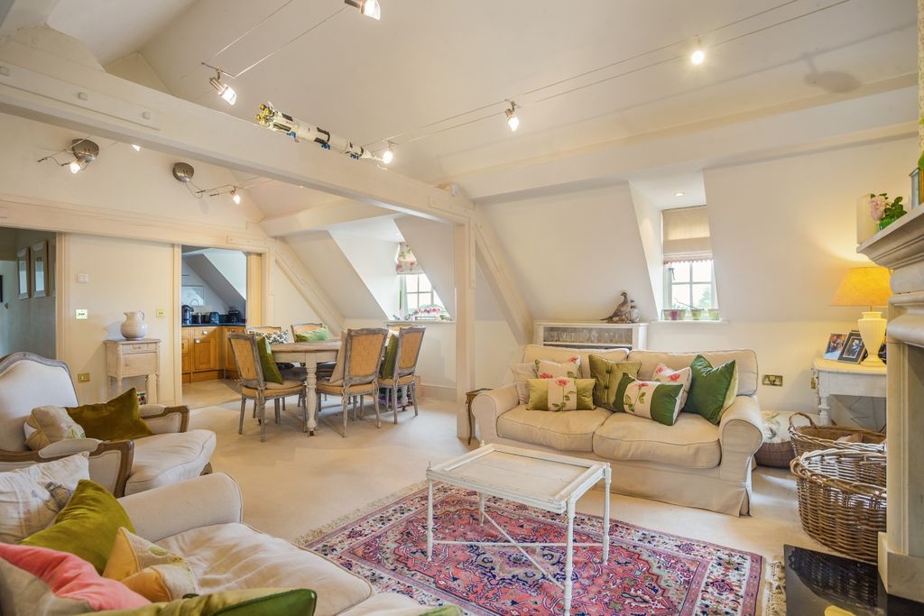 Property photo 3 of 20 14 Abbey Gardens ...