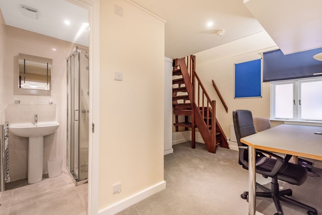 Property photo 3 of 6 4