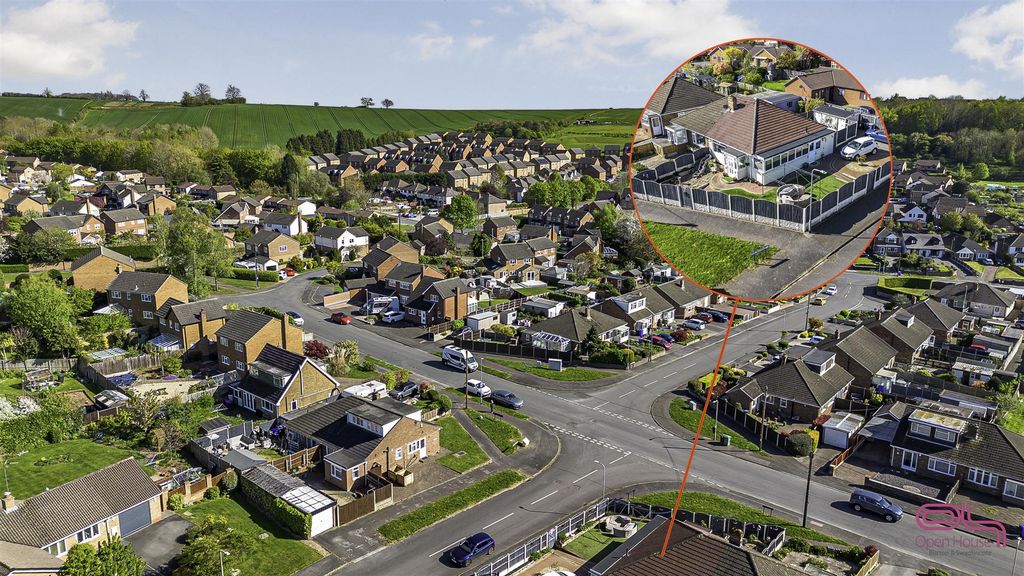 Property photo 3 of 35 Clay Street, Stapenhill (8).Jpg