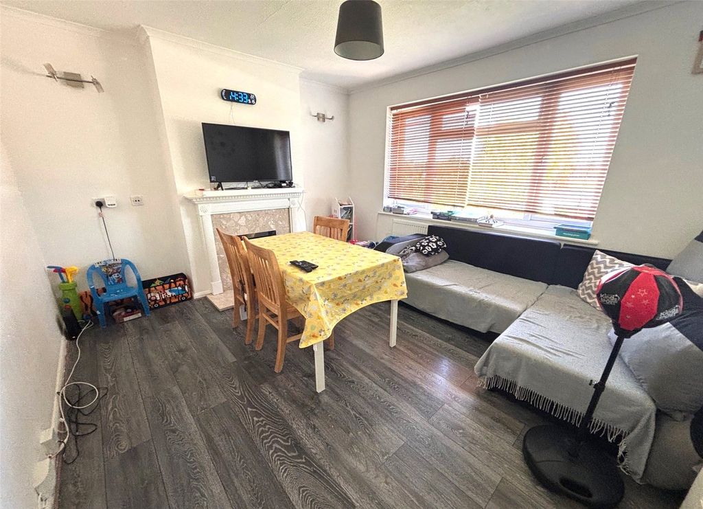 Property photo 2 of 10 Lounge