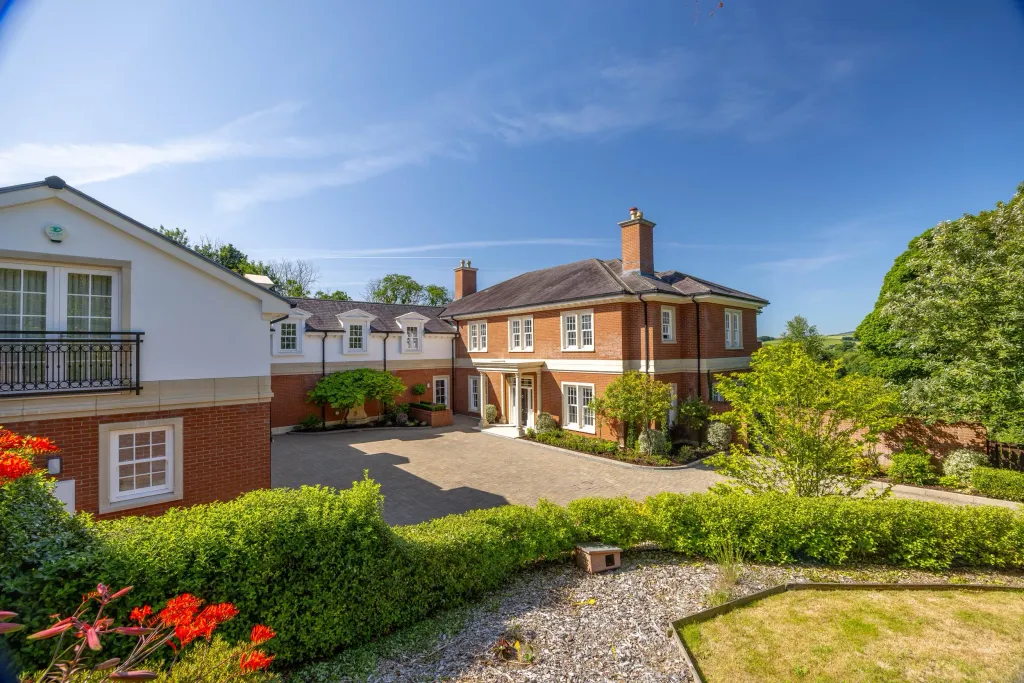 Property photo 1 of 68