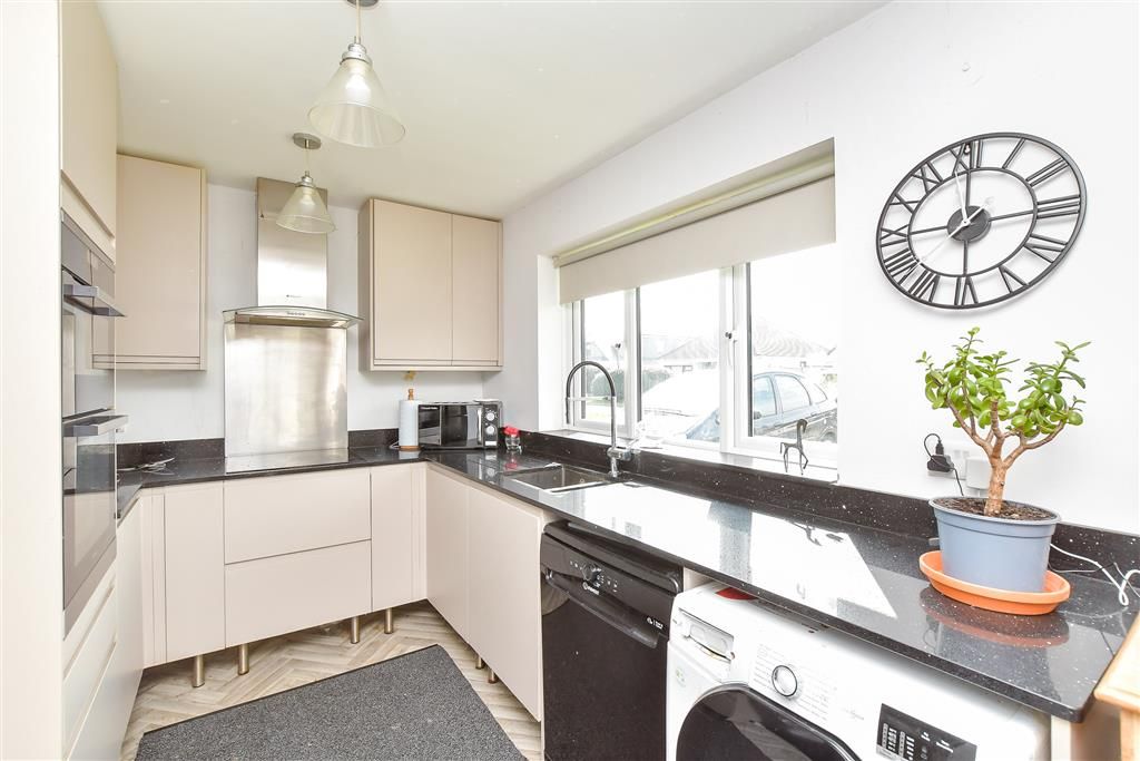 Property photo 2 of 10 Kitchen