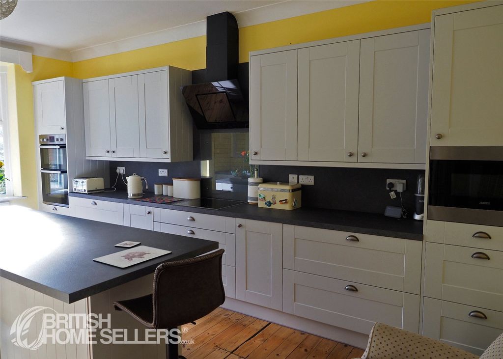 Property photo 2 of 28 2