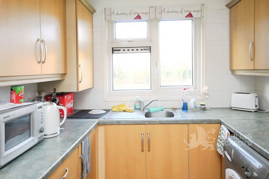 Property photo 1 of 8 Kitchen