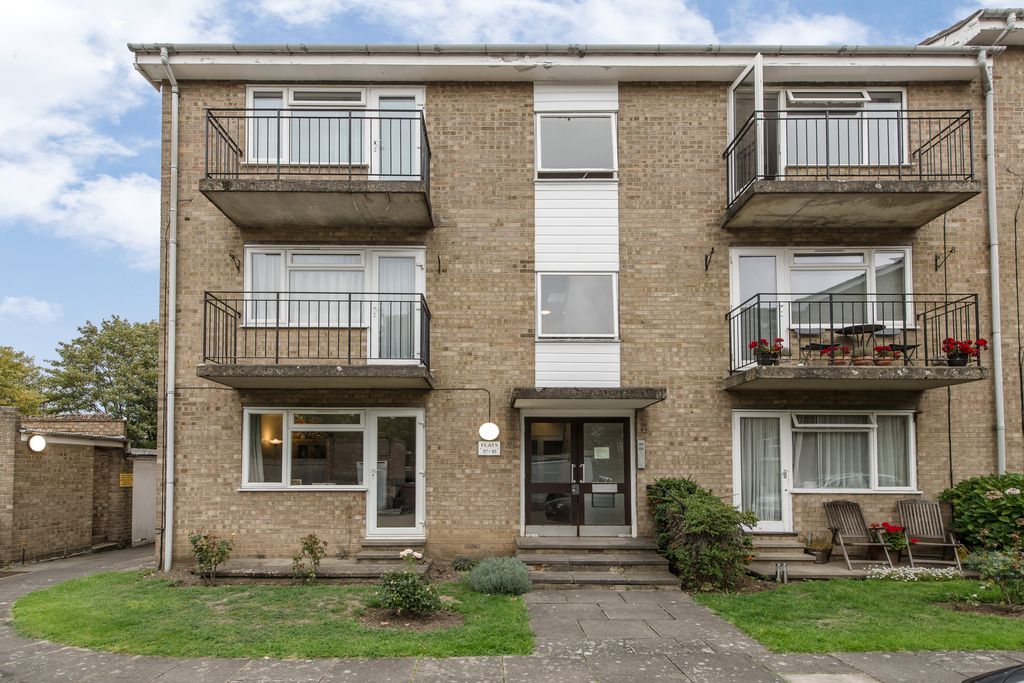 Property photo 1 of 7 37 Locksley Square-F