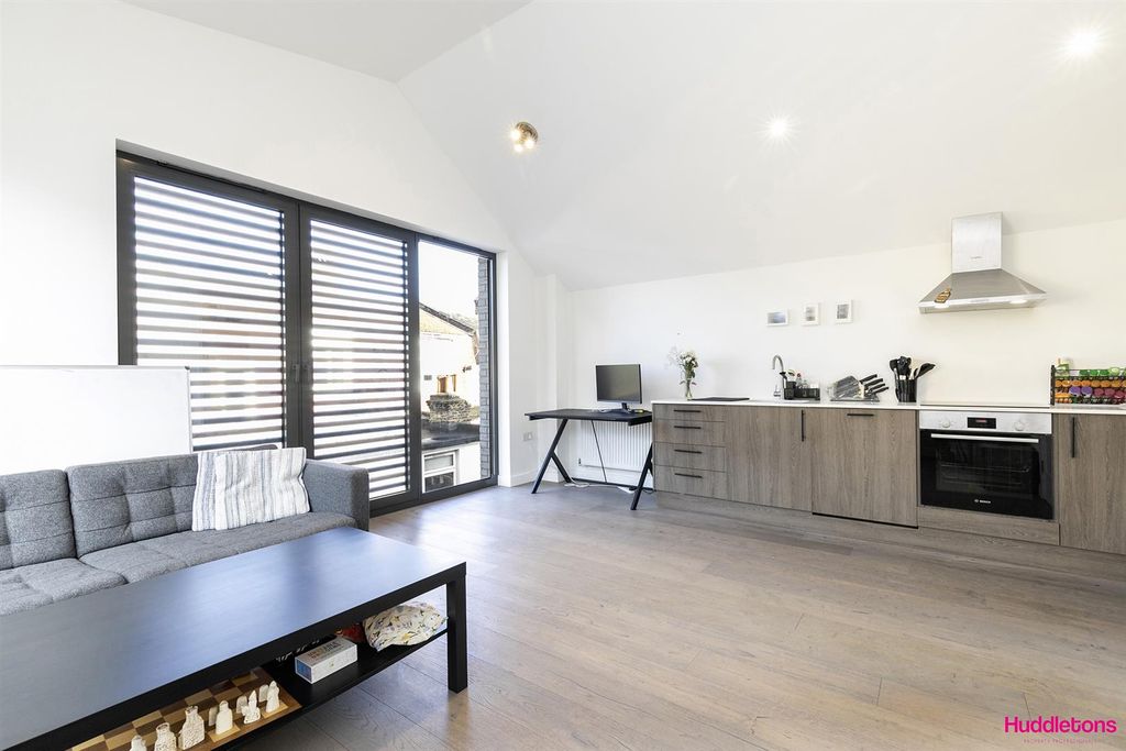 Property photo 2 of 14 5 Omega Court -2.Jpg