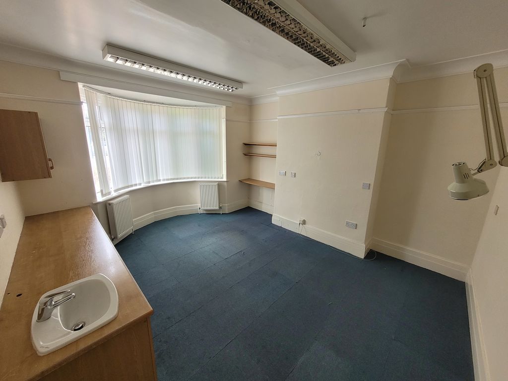 Property photo 3 of 17 Photo 9