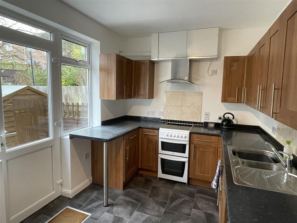 Property photo 2 of 11 Kitchen