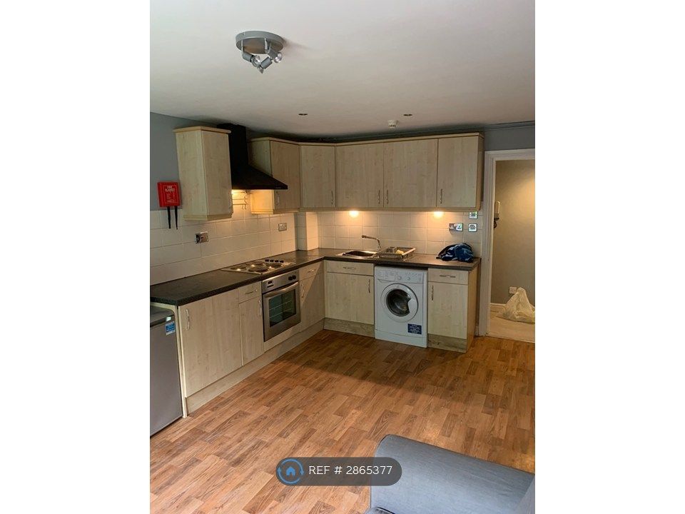 Property photo 3 of 14 Fully Fitted Kitchen