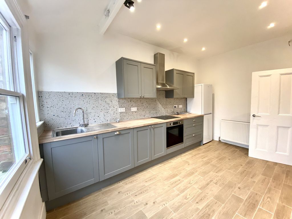 Property photo 2 of 7 Kitchen