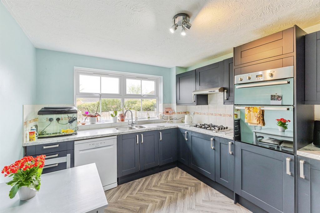 Property photo 2 of 19