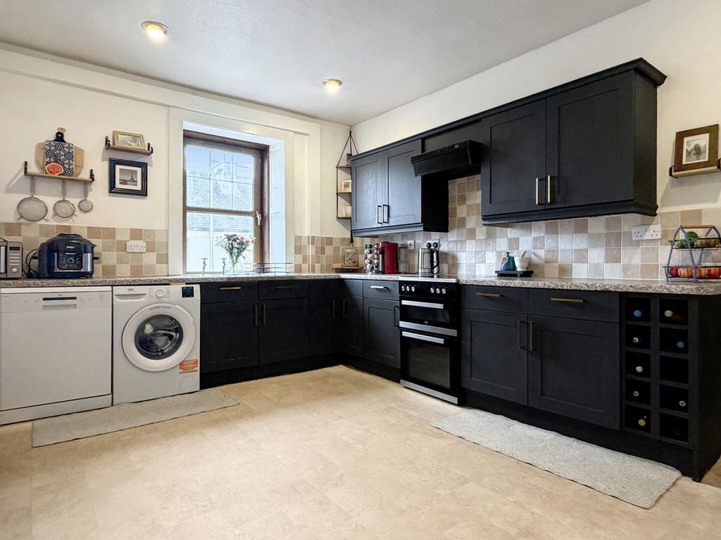 Property photo 3 of 17 Kitchen