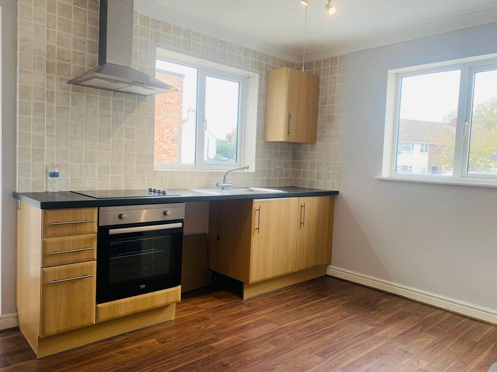 Property photo 3 of 8 Kitchen