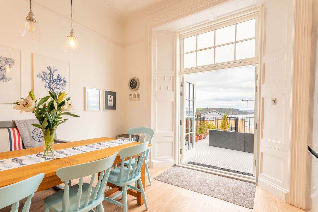 Property photo 2 of 43