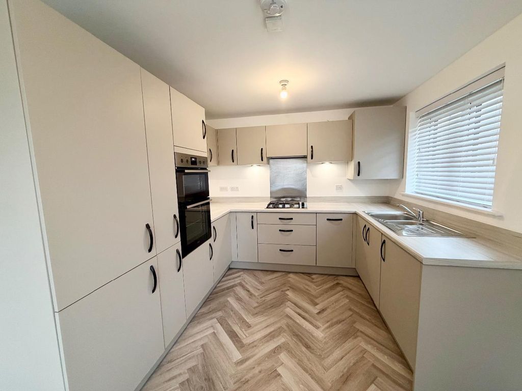 Property photo 3 of 15 Kitchen