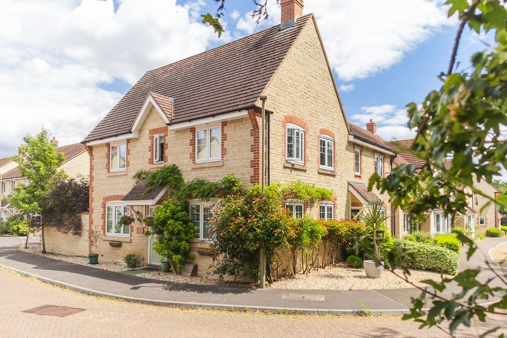 Property photo 1 of 39 5236472