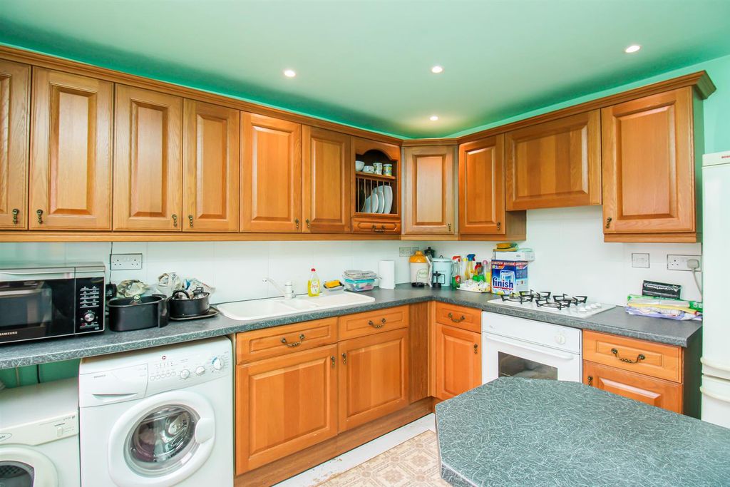 Property photo 3 of 9 Kitchen Diner