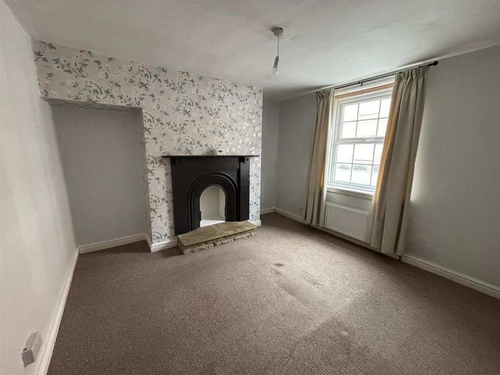 Property photo 2 of 16 Living Room