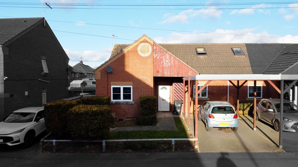 Property photo 1 of 15 St Ives Road, Rushy Mead, Leicester, Leicestershire, Le4 9Fp