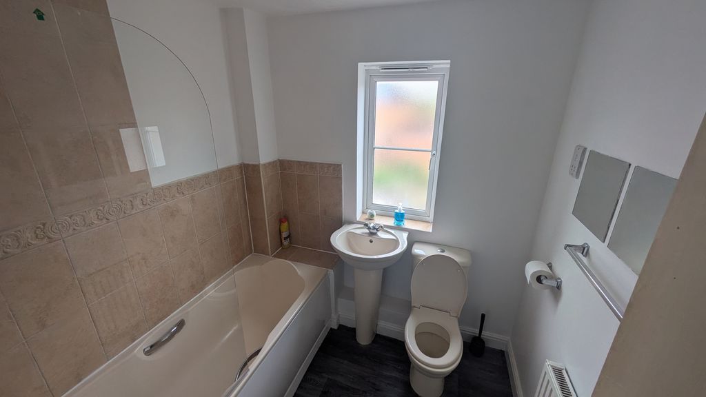 Property photo 3 of 6 Photo 4