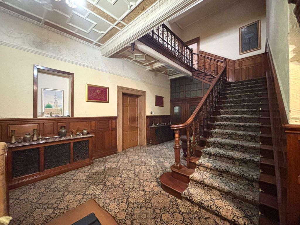 Property photo 3 of 65 Stairs