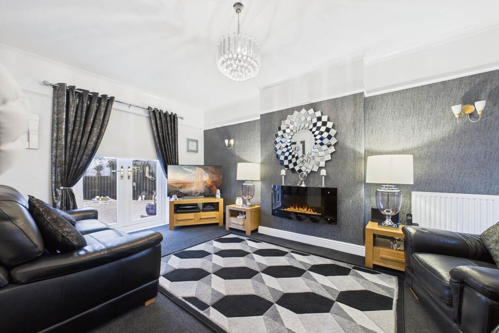 Property photo 2 of 28