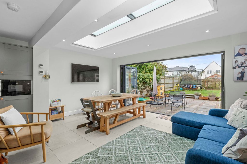 Property photo 3 of 19 15 Blind Lane, Sl8 5Tn (Low Res)-6