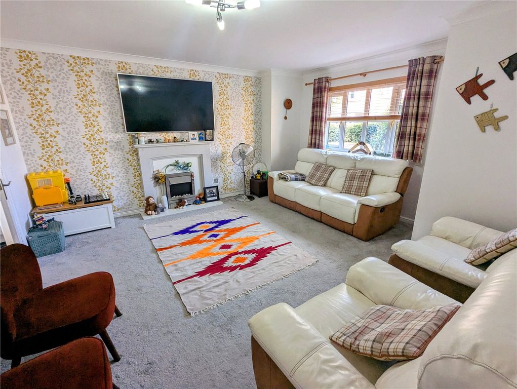 Property photo 2 of 25 Picture No. 35