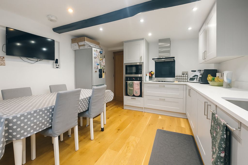 Property photo 2 of 11 Image