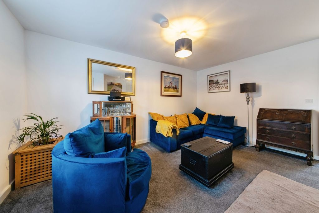 Property photo 2 of 12 Pbox-Img.Jpg