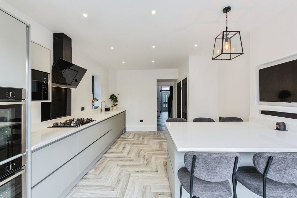 Property photo 2 of 26 Kitchen Diner