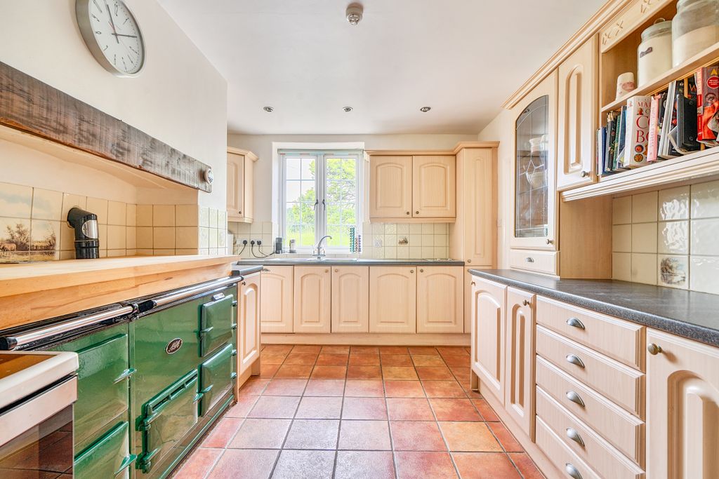Property photo 3 of 30 Kitchen