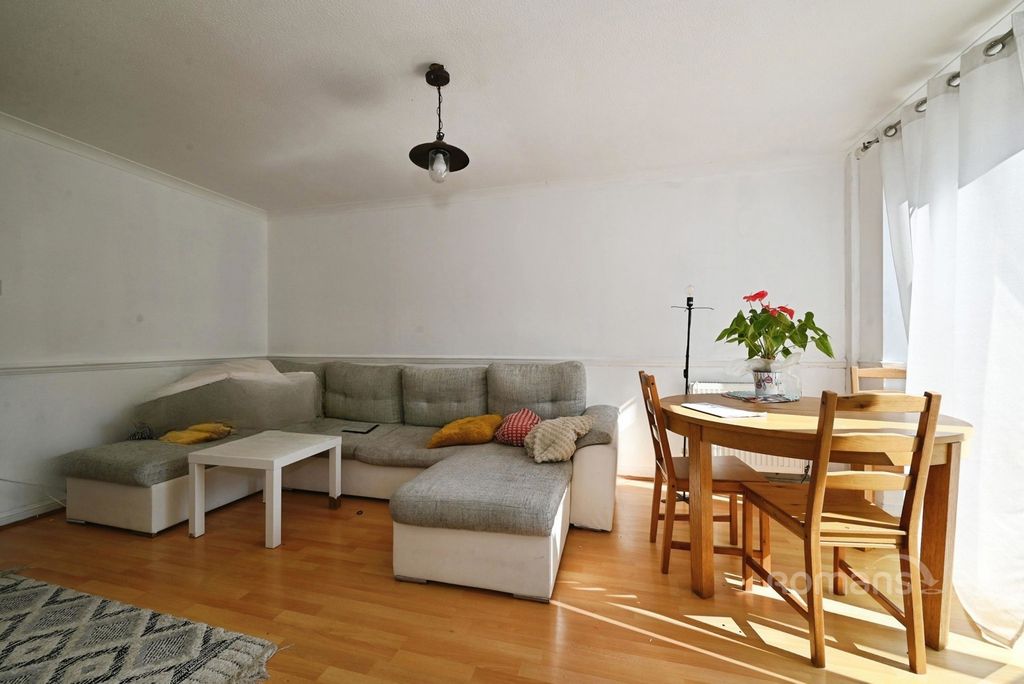 Property photo 2 of 15 Pbox-Img.Jpg