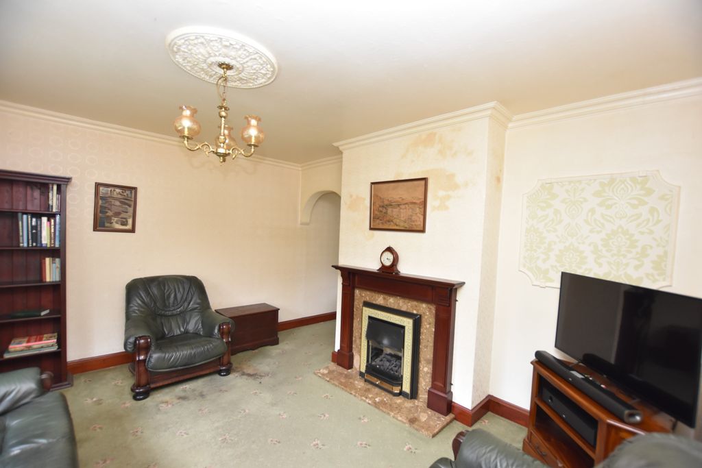 Property photo 2 of 18