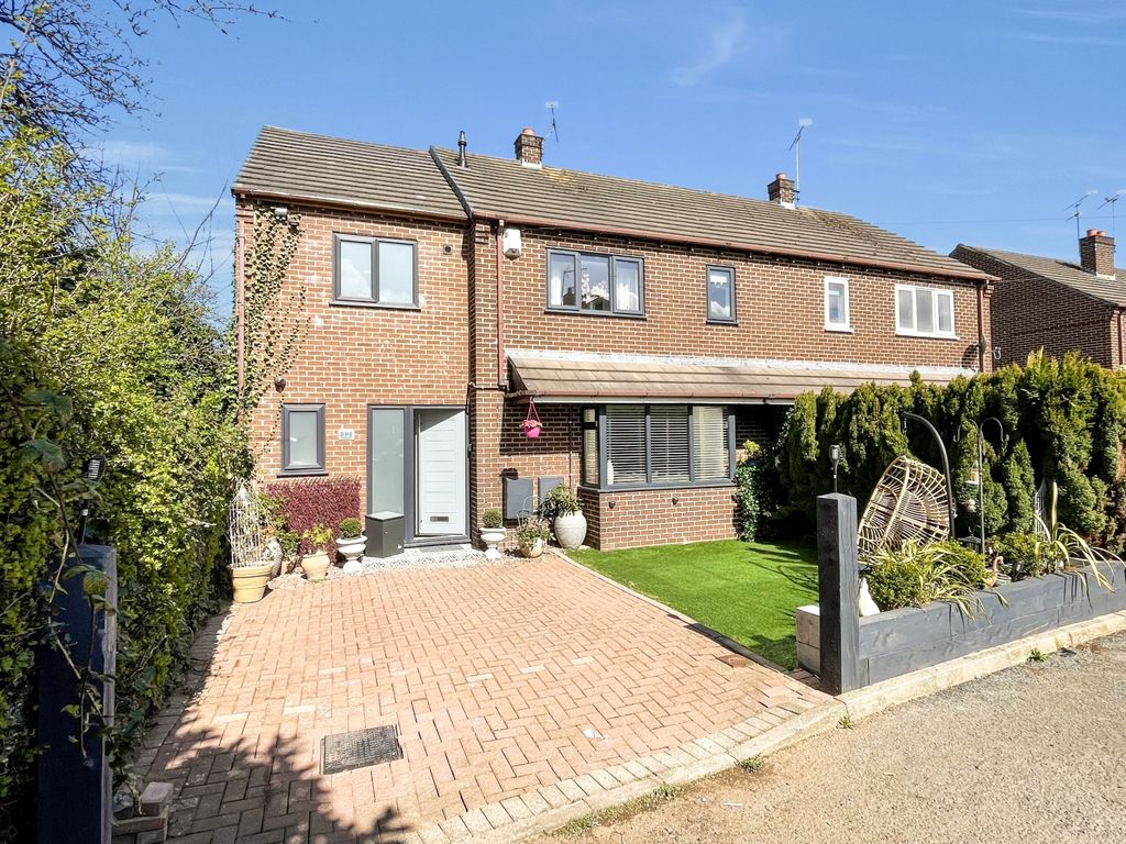 Property photo 1 of 19 Front Ewemove Chester