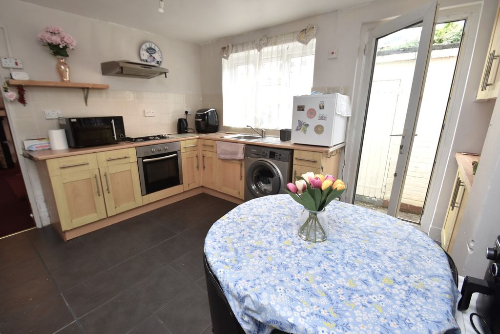 Property photo 3 of 12 Seddons Tiverton