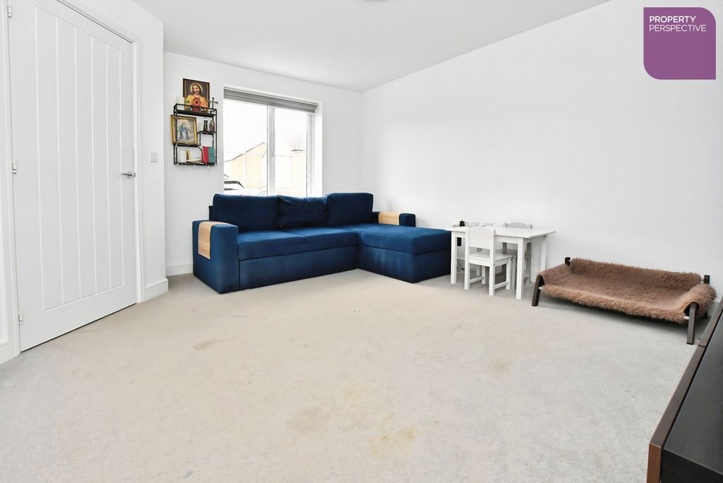 Property photo 2 of 12 Lounge