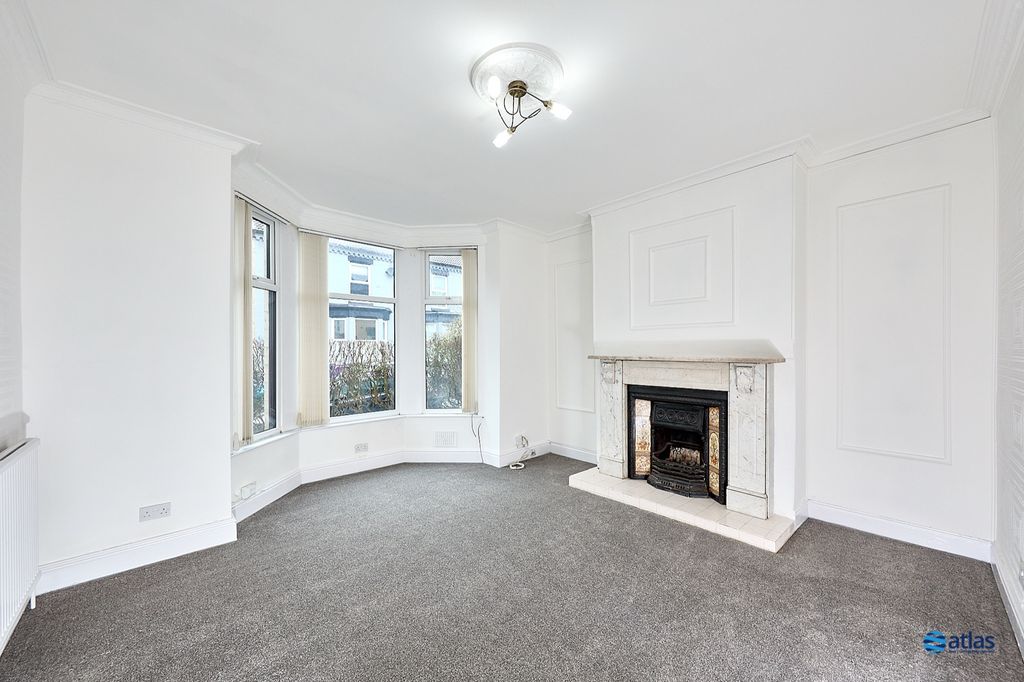 Property photo 2 of 19 Front Lounge