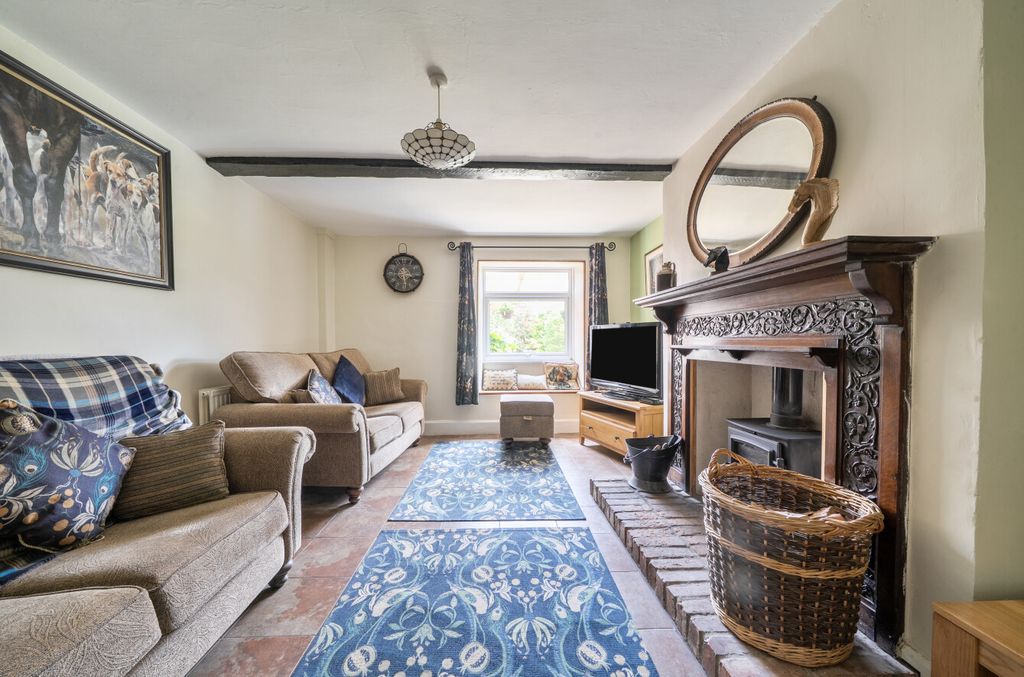 Property photo 3 of 26 Lounge