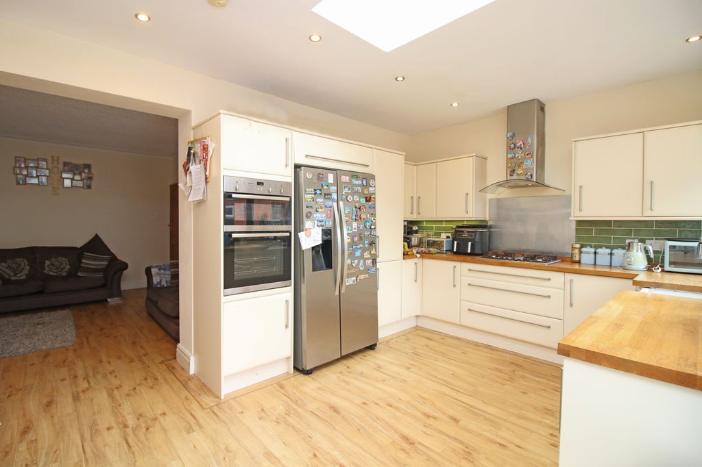Property photo 2 of 25