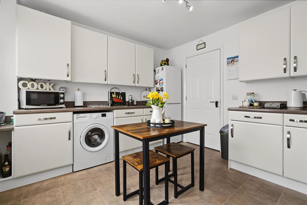 Property photo 3 of 16 Kitchen