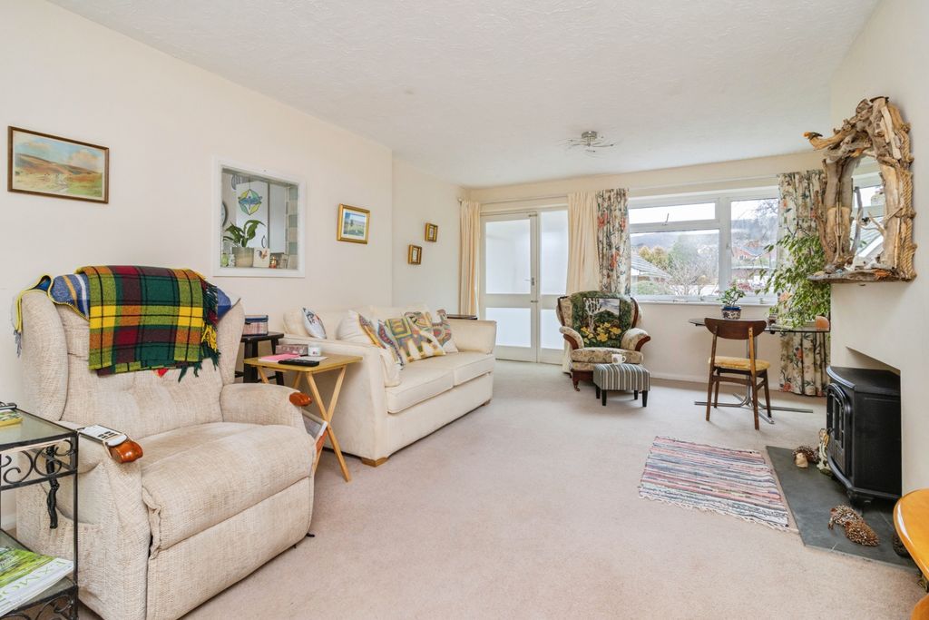 Property photo 2 of 13 Lounge